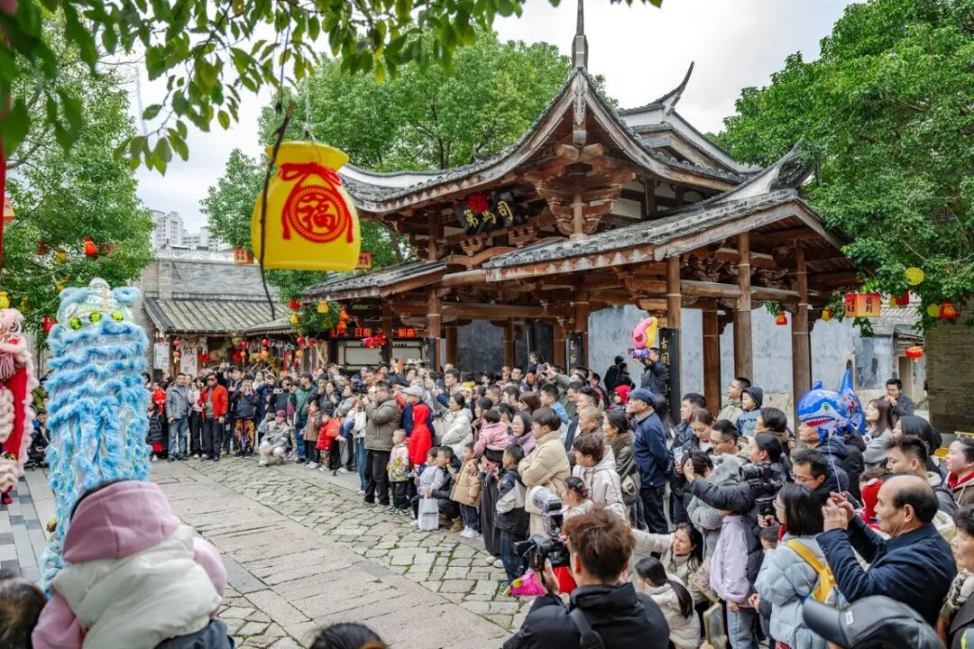 和平街歷史文化街區新春主題活動吸引了眾多游客。姜亮攝