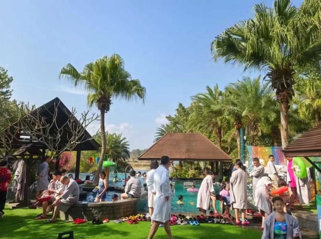 贵安温泉旅游度假区春节假期吸引众多游客