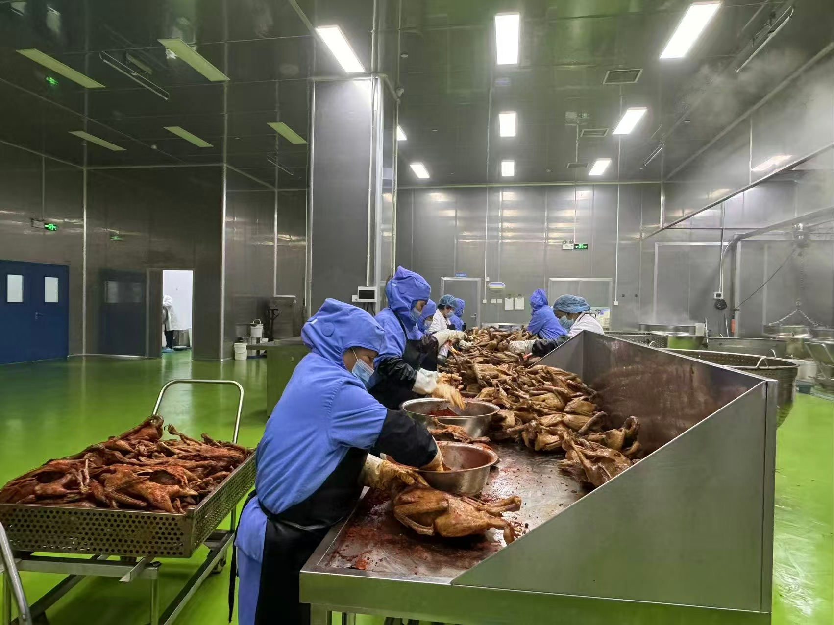 武夷熏鹅生产车间。受访对象供图
