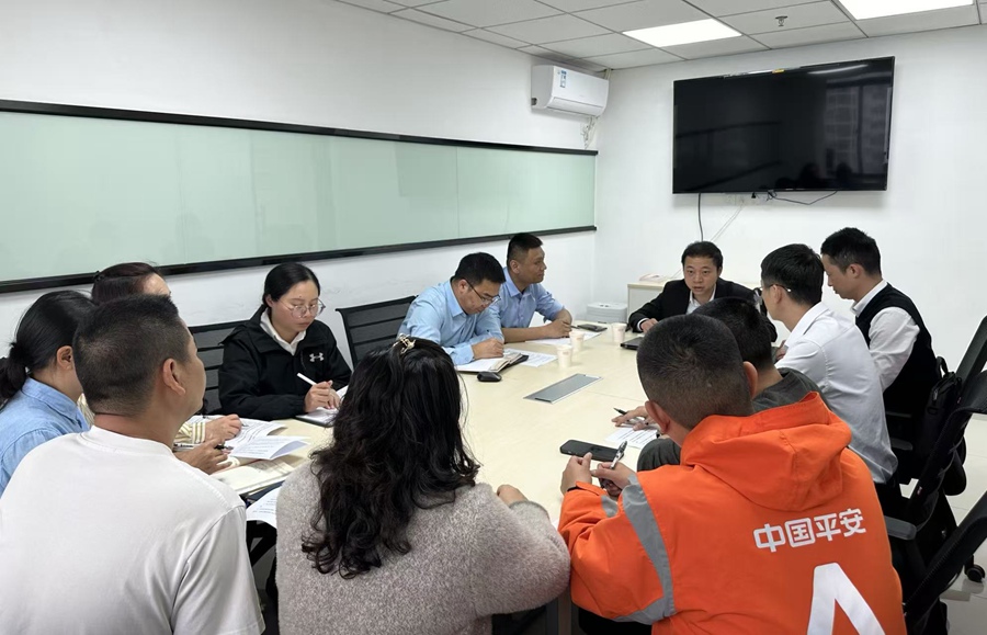 平安產險福建分公司班子成員深入一線，與基層員工座談，聽心聲，解難題。