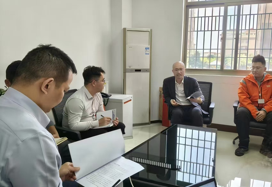 平安產險福建分公司班子成員深入一線，與基層員工座談，聽心聲，解難題。
