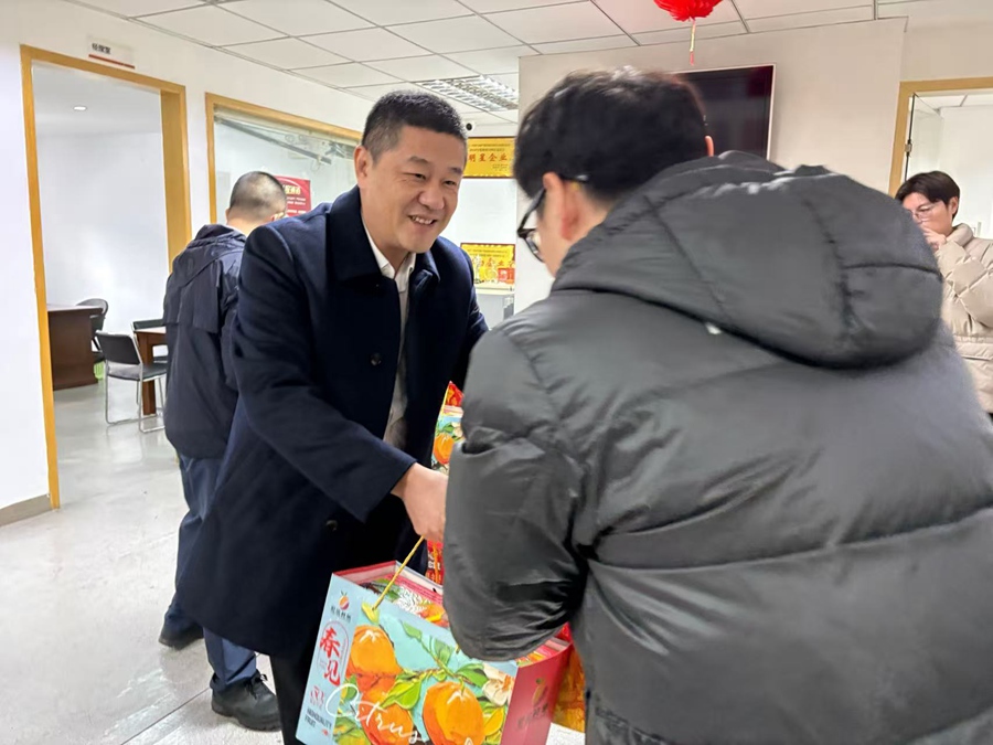 平安產險福建分公司黨委書記，總經理曹旭向縣域一線奮斗者送上新春祝福。