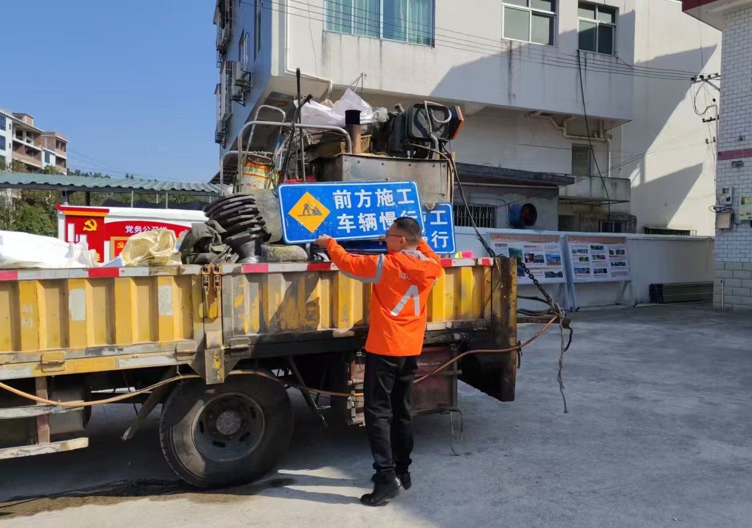 平安產險福建分公司積極參與道路交通安全治理，做好風險提示