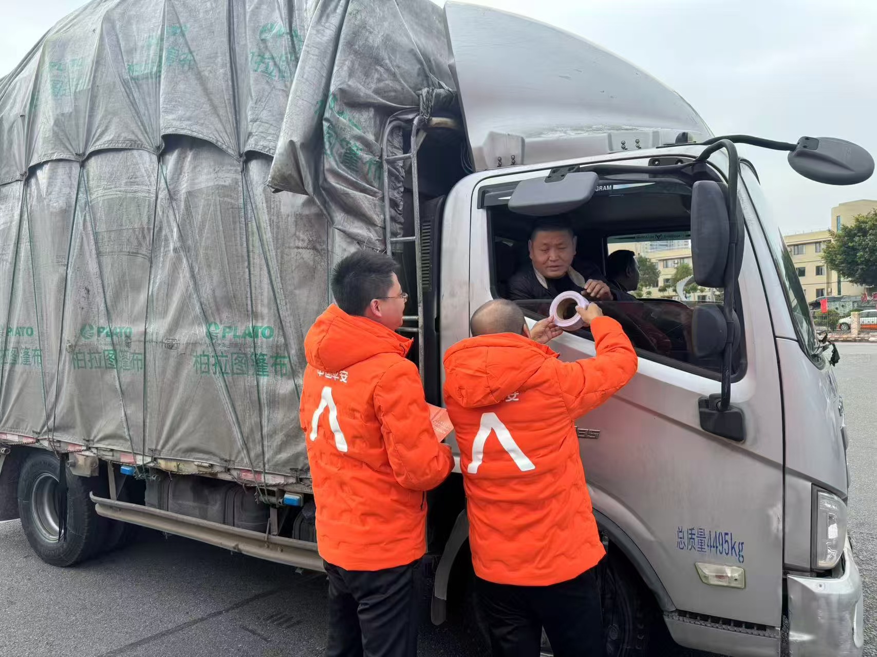 平安產險福建分公司組建志願者小分隊，護航八閩平安春運