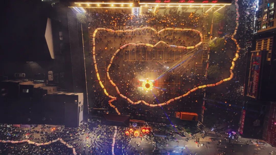 活动现场人头攒动