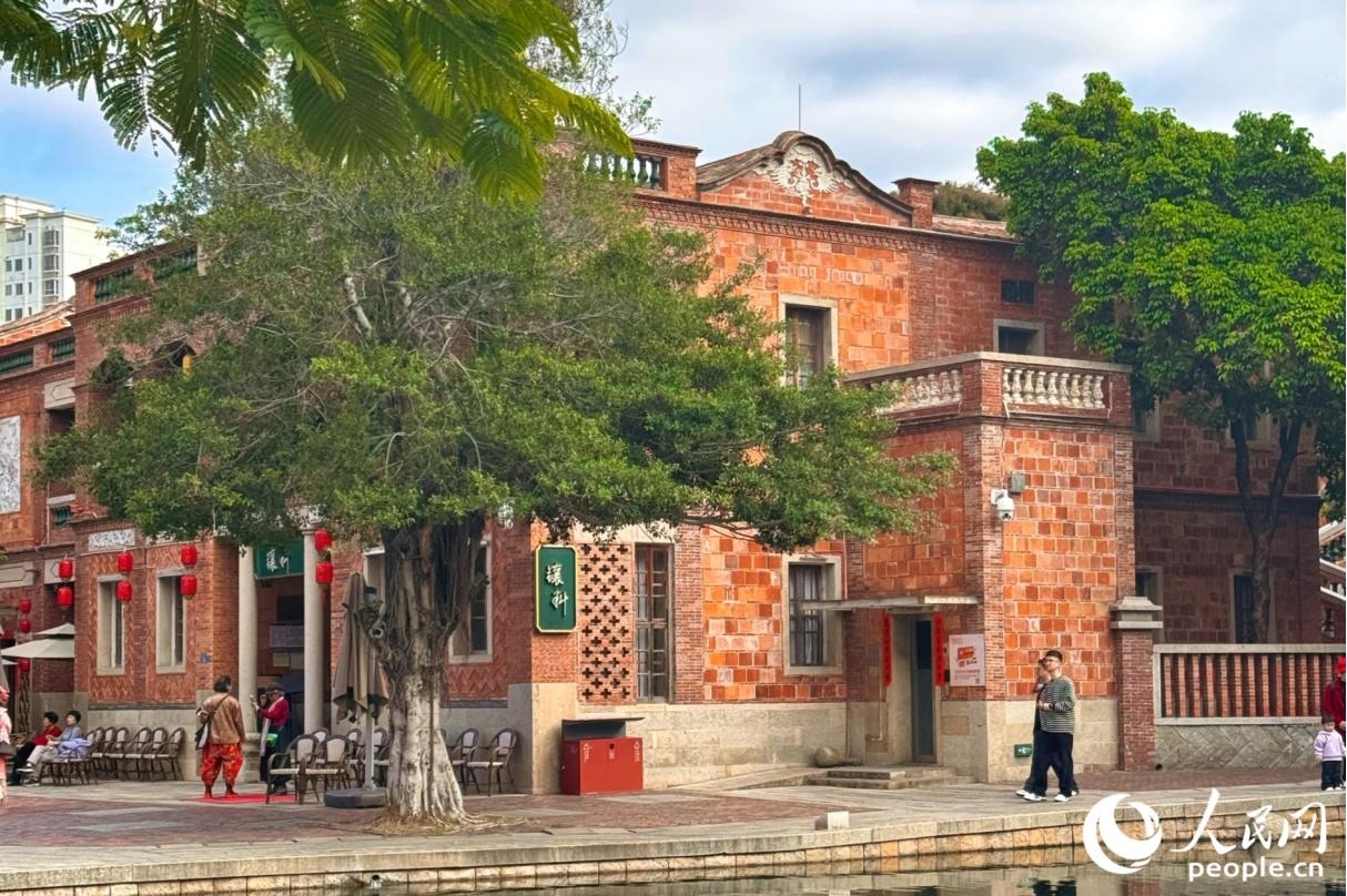 福建泉州五店市传统街区保留有种类最丰富、占地面积最大的闽南建筑群。人民网记者 李唯一摄