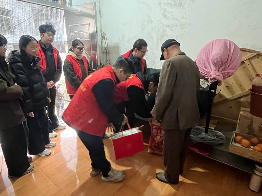 金闽公司开展孤寡老人慰问活动