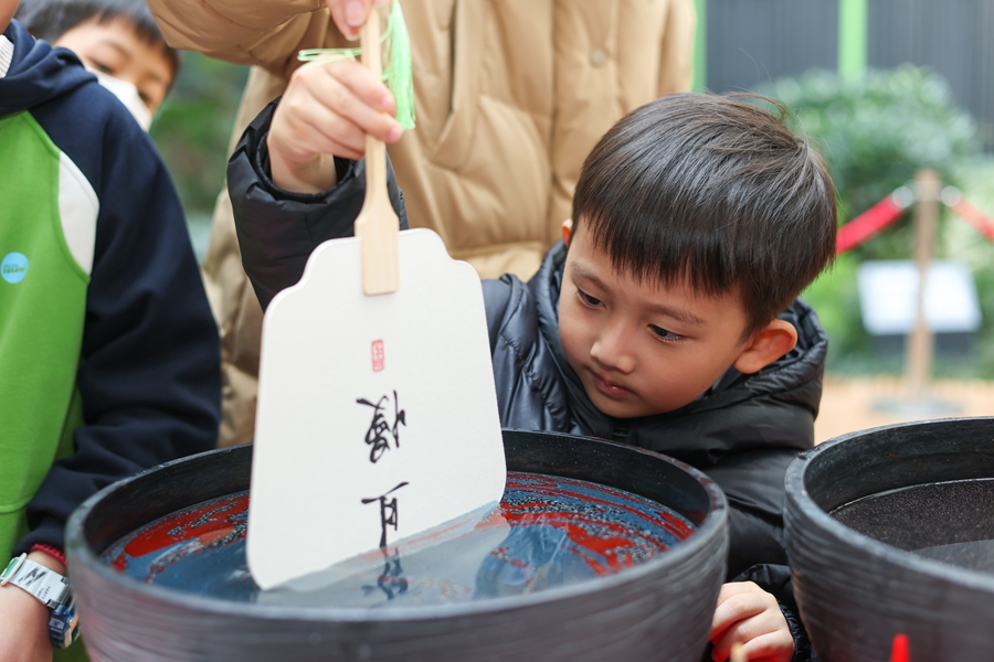 活动吸引了不少亲子家庭参与
