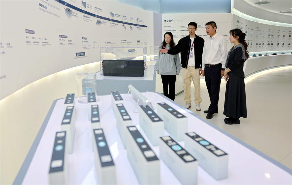 厦门工行客户经理走访新能源企业了解金融需求