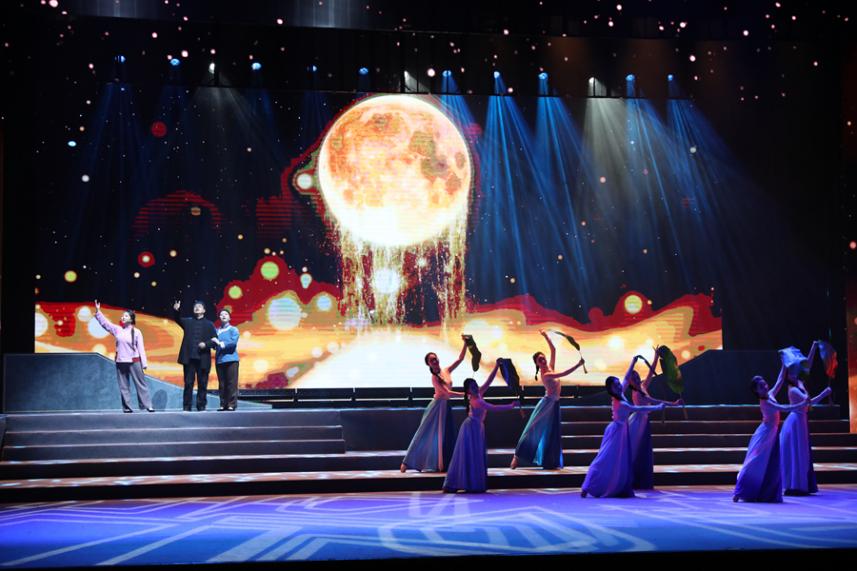 音乐剧《梦语繁花》剧照。郑文典摄