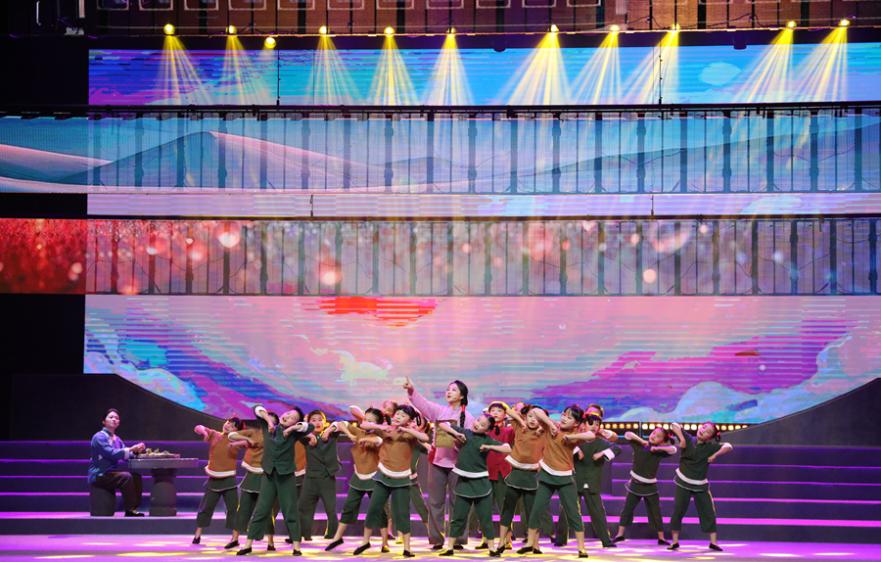 音乐剧《梦语繁花》剧照。郑文典摄