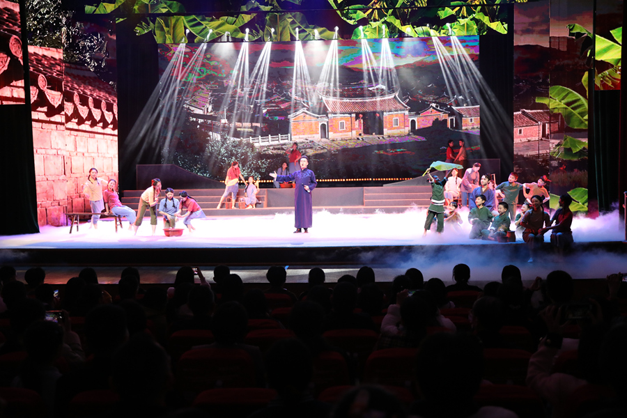 音乐剧《梦语繁花》剧照。郑文典摄