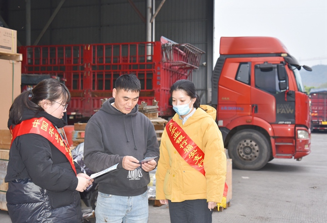 农行宁德分行工作人员走进物流园区开展普及金融知识宣传