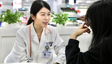 晋江市医院走进安踏五里园区开展国医节主题义诊