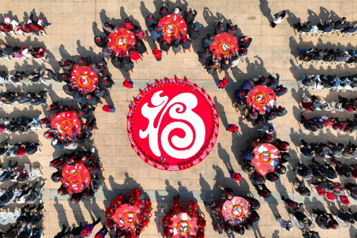 在福州市连江县,多“福”临门,“粥”暖拗九。福州市委文明办供图