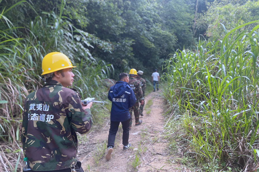 近几年，越来越多生态巡护员成为“多面手”。受访者供图