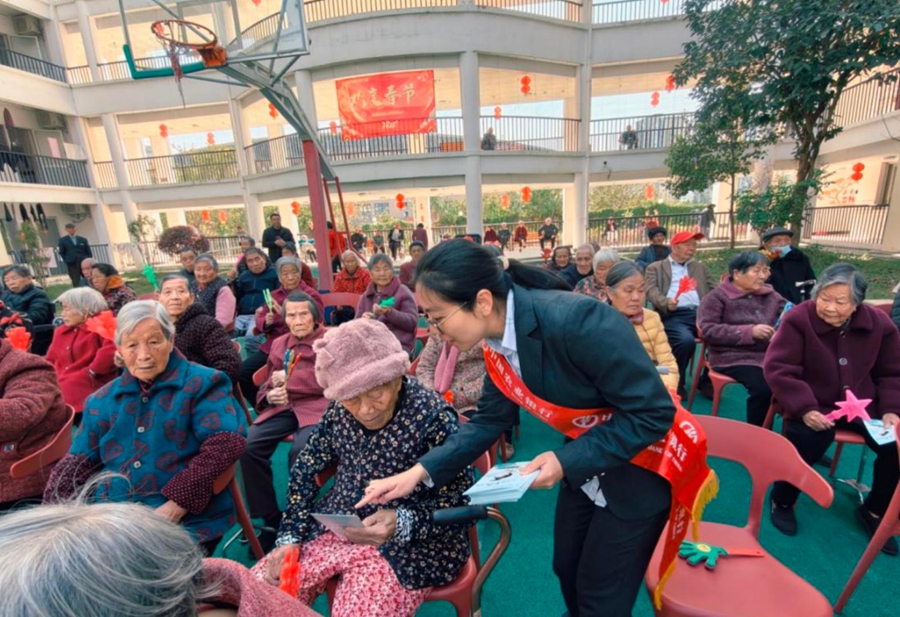 农行永定支行宣传小队深入养老院,开展金融消费者权益保护专题宣传活动