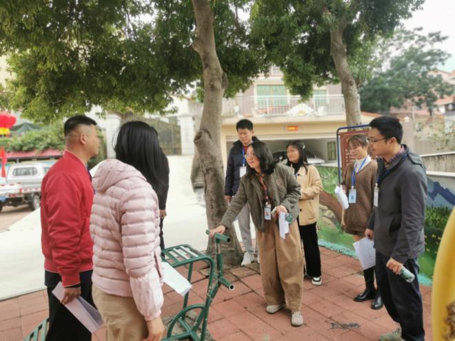 工作人员实地开展监督检查。厦门市城市管理行政执法局供图