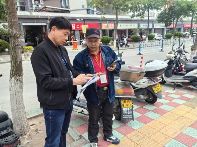 工作人员实地开展监督检查。厦门市城市管理行政执法局供图