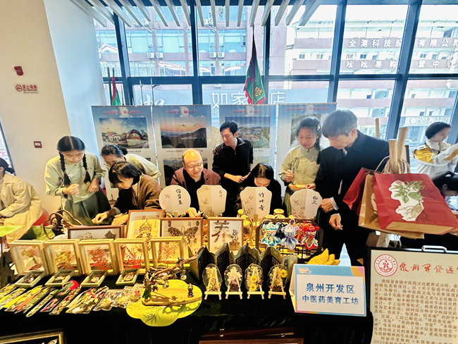 学校中医药美育工坊亮相市级成果展