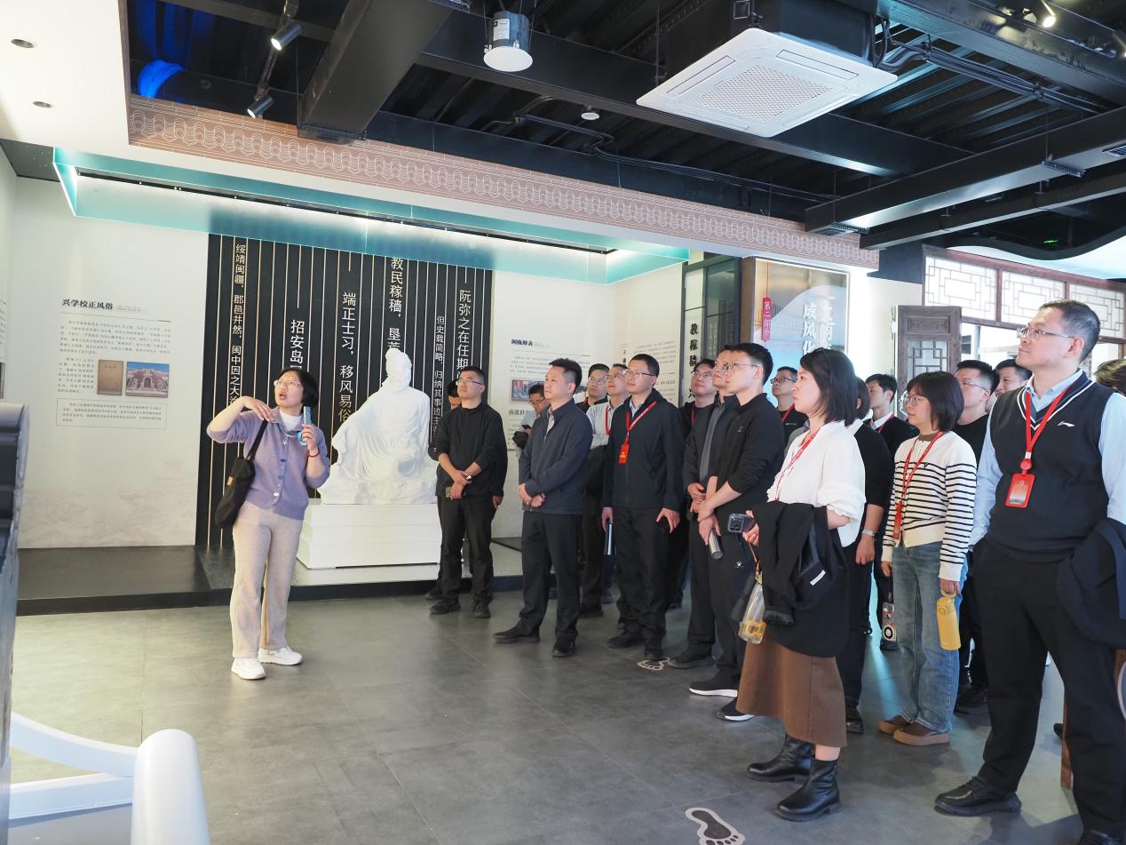 学员们现场参观学习