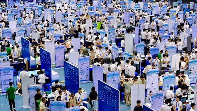 2025年8月，第二十届中国研究生电子设计大赛总决赛在深圳举办，厦门大学团队共斩获全国一等奖8项、二等奖6项、三等奖4项