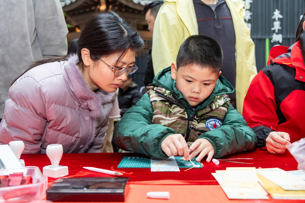 现场体验软木画制作工序