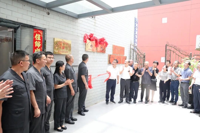寧德市住房和城鄉建設局與蕉城區人民法院合作共建的“e調中心建筑協會工作站”和“e調中心物業協會工作站”揭牌成立