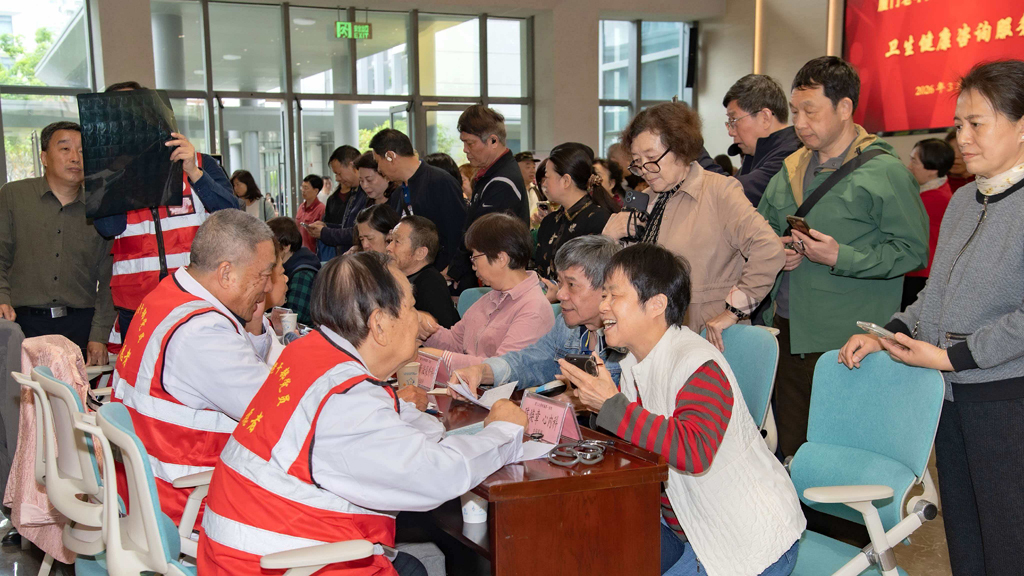 專家義診現場。廈門老年大學供圖