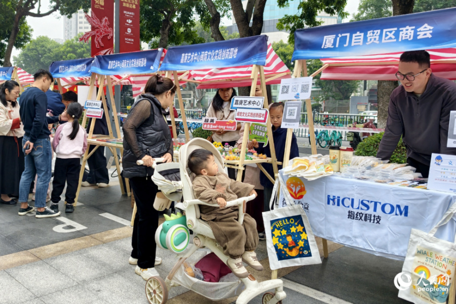 愛心市集現場。人民網記者 陳博攝