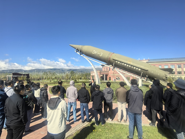 2025年6月19日至23日，廈門大學舉辦南強青年拔尖人才國情研修班，通過校內外結合的方式，在校內開展校史校情教育，在青海“兩彈一星”干部學院進行“理論+實踐”的沉浸式學習培訓