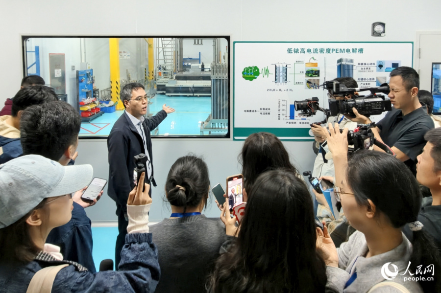 實地走訪廈門臨空經濟區孵化代表企業。人民網記者 陳博攝