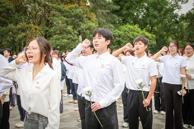 現場宣誓。方晨穎攝