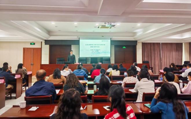 培訓會現場，律師專題授課。嘉蓮街道供圖