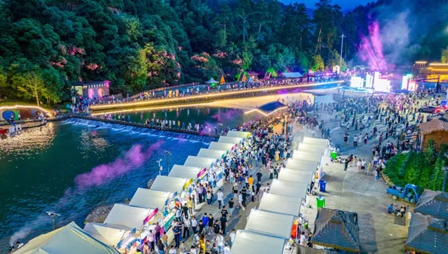 周寧縣以農村人居環境整治為抓手，激活生態資源發展鄉村游，推動旅游資源向經濟效益轉化，為鄉村振興賦能添力。葉曉暉攝