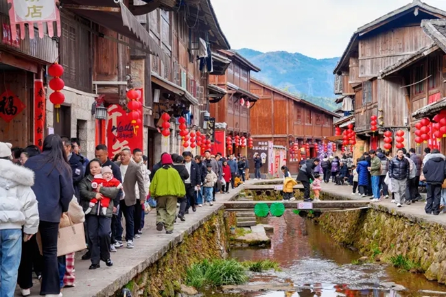 周寧縣整合核心景區景點資源，挖掘名鎮古村、紅色文化、民俗文化等，因地制宜打造獨特全域旅游品牌。劉志瑋攝