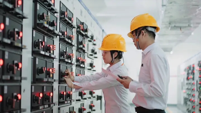 福能龙安热电设备检查。项目方供图