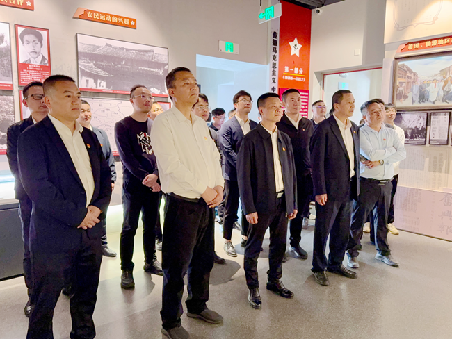党员们参观闽中革命史纪念馆