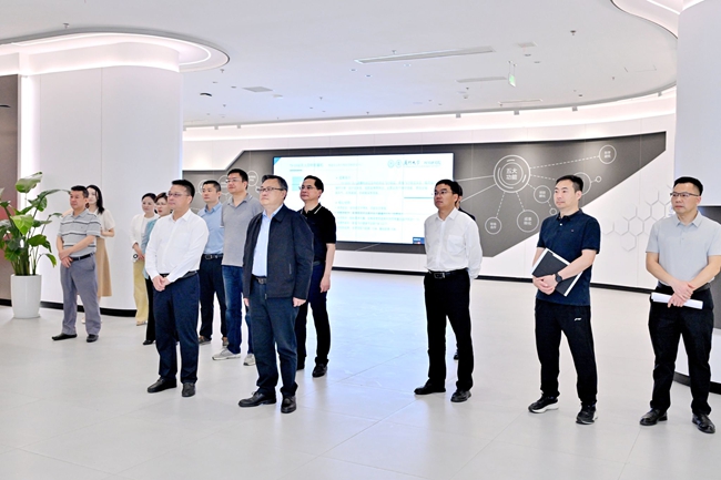 2025年4月，厦门大学校领导带队调研厦门大学四川研究院，深入了解研究院在科技成果转化、人才培养、产业服务等方面的实践成效。厦门大学供图