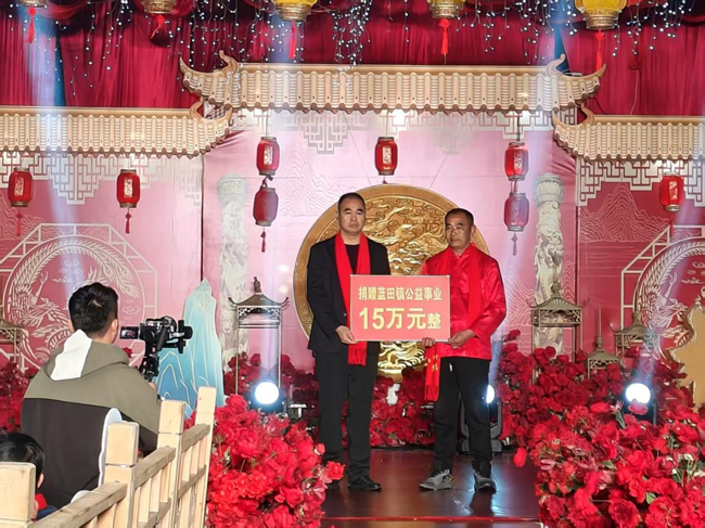 老党员从简操办五世同堂席，将办宴席省下来的钱用于公益捐赠