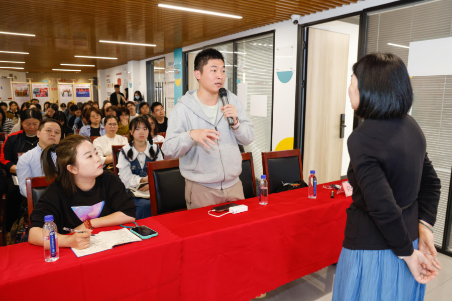 互动问答环节。厦门市委社会工作部供图