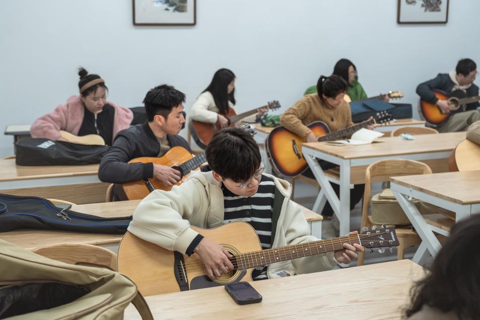 福建开放大学“福开学堂·福开夜校”吉他班