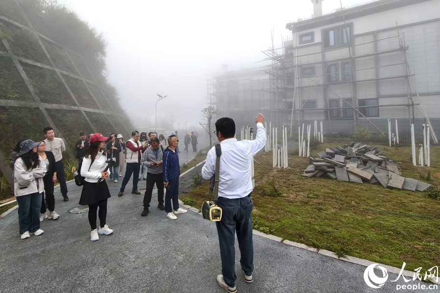 白交祠村口，安置房项目已竣工交付。人民网记者 陈博摄