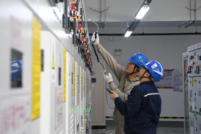 福州供电公司为东南（福建）汽车工业有限公司开展用电检查。国网福州供电公司供图