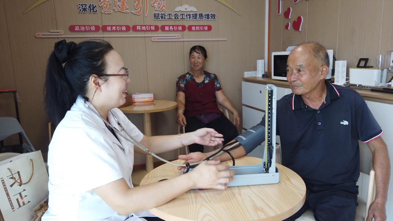 福清市宏路街道大埔村无患溪党群暖心驿站义诊活动现场