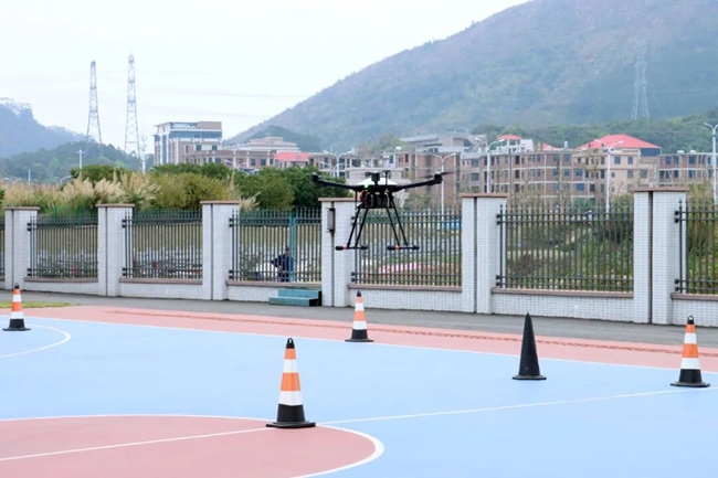 无人机正在飞行