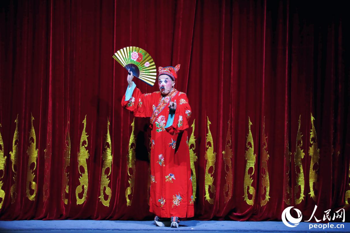 高甲戏表演。人民网记者 李唯一摄