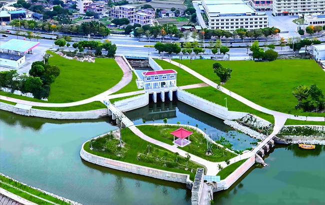 十四分闸、白石港节制闸湖心岛