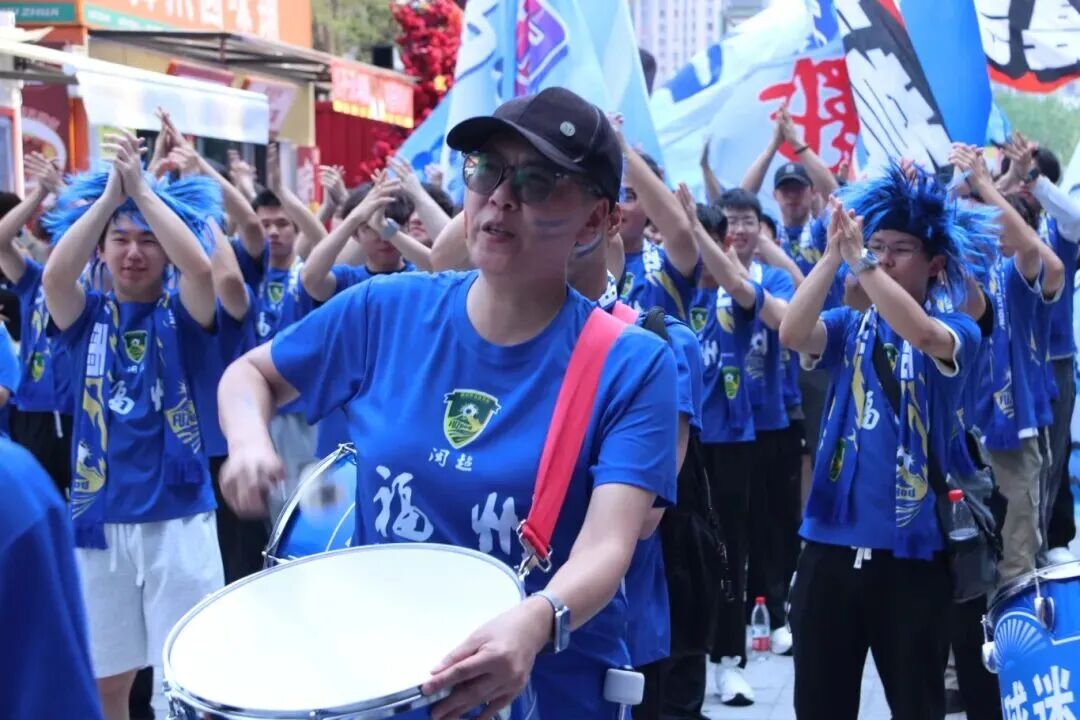 长乐区助威巡游活动吸引了不少本地球迷自发加入