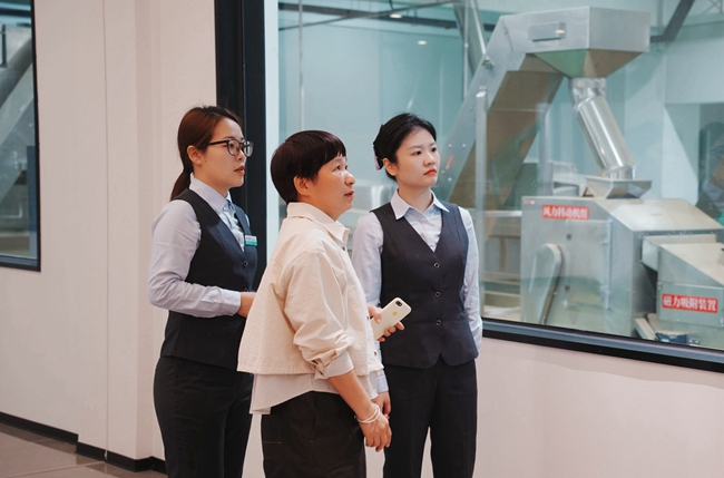 农行武夷支行服务团队走访武夷山香江云茶兴，对接企业金融服务需求